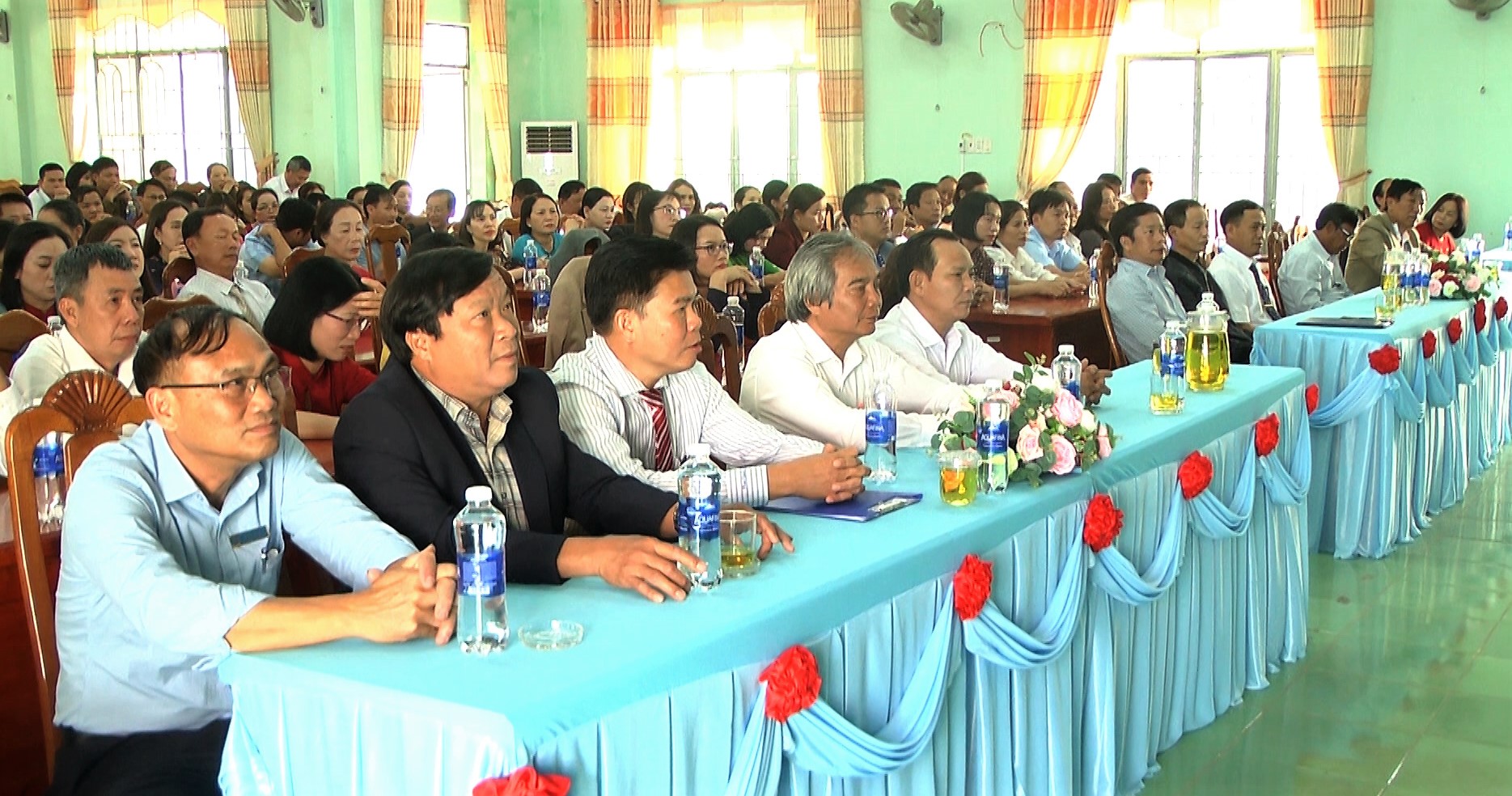 Các đại biểu tham dự tại buổi lễ tọa đàm thầy thuốc  (1)